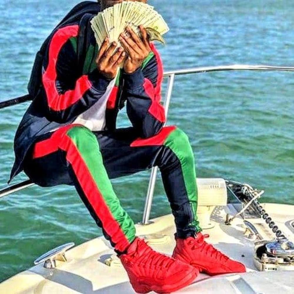 Meet your Posher, Dennis